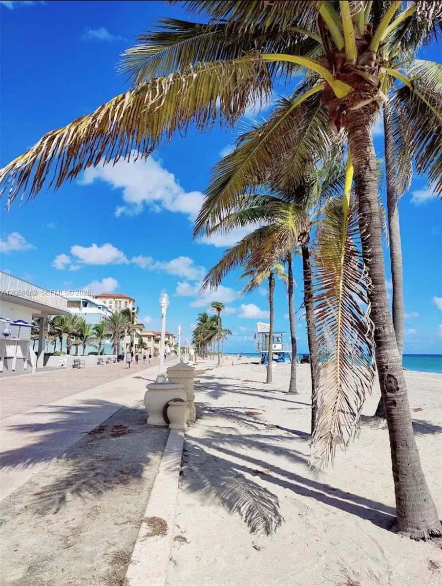 1 bedroom 1 bath Residential Lease for rent at 326 Harrison St # 106A, Hollywood FL 33019