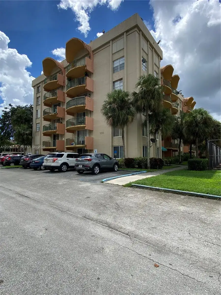 2 bedroom 2 bath Residential Lease for rent at 9350 Fontainebleau Blvd # 602, Miami FL 33172