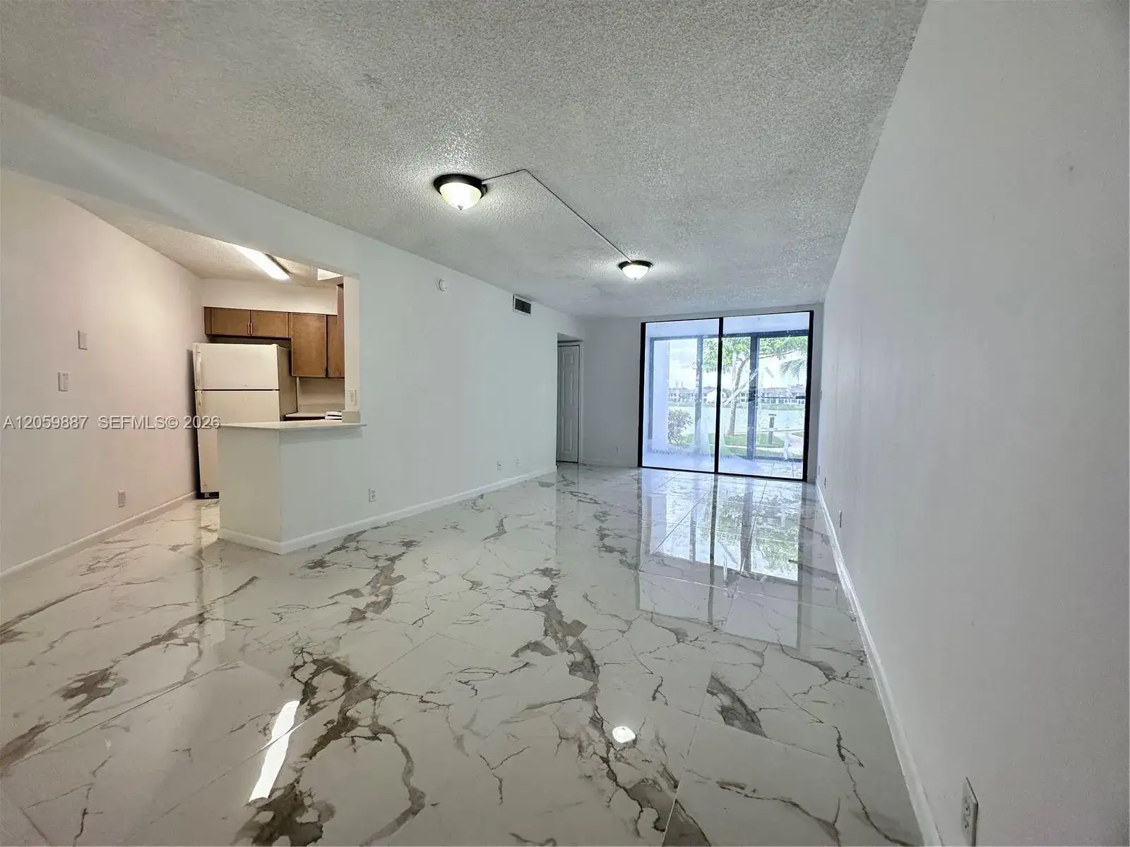 2 bedroom 2 bath Residential for sale at 212 Lake Pointe Dr # 107, Oakland Park FL 33309