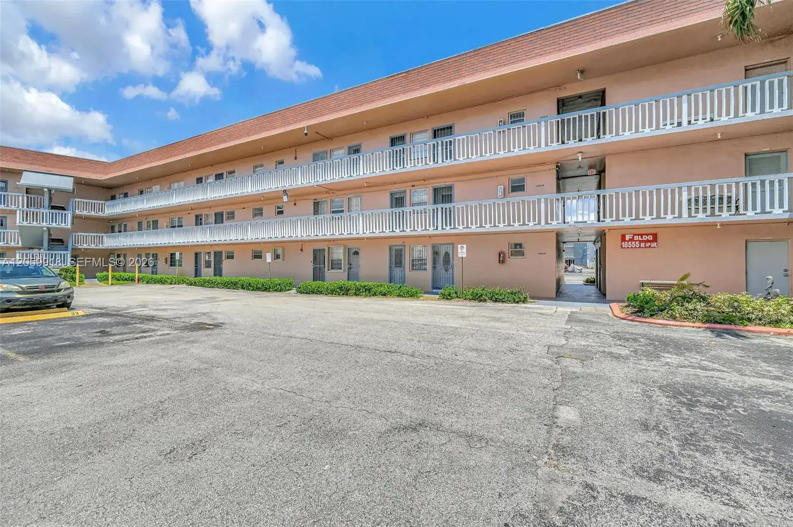 1 bedroom 1 bath Residential for sale at 18555 NE 14th Ave # 502, Miami FL 33179