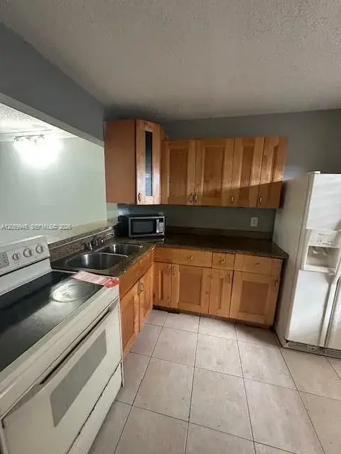 2 bedroom 2 bath Residential Lease for rent at 20800 NE 8th Ct # 17, Miami FL 33179