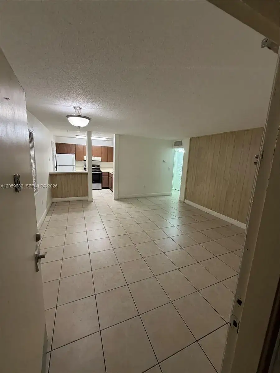 1 bedroom 1 bath Residential Lease for rent at 5501 SW 77th Ct # 204C, Miami FL 33155