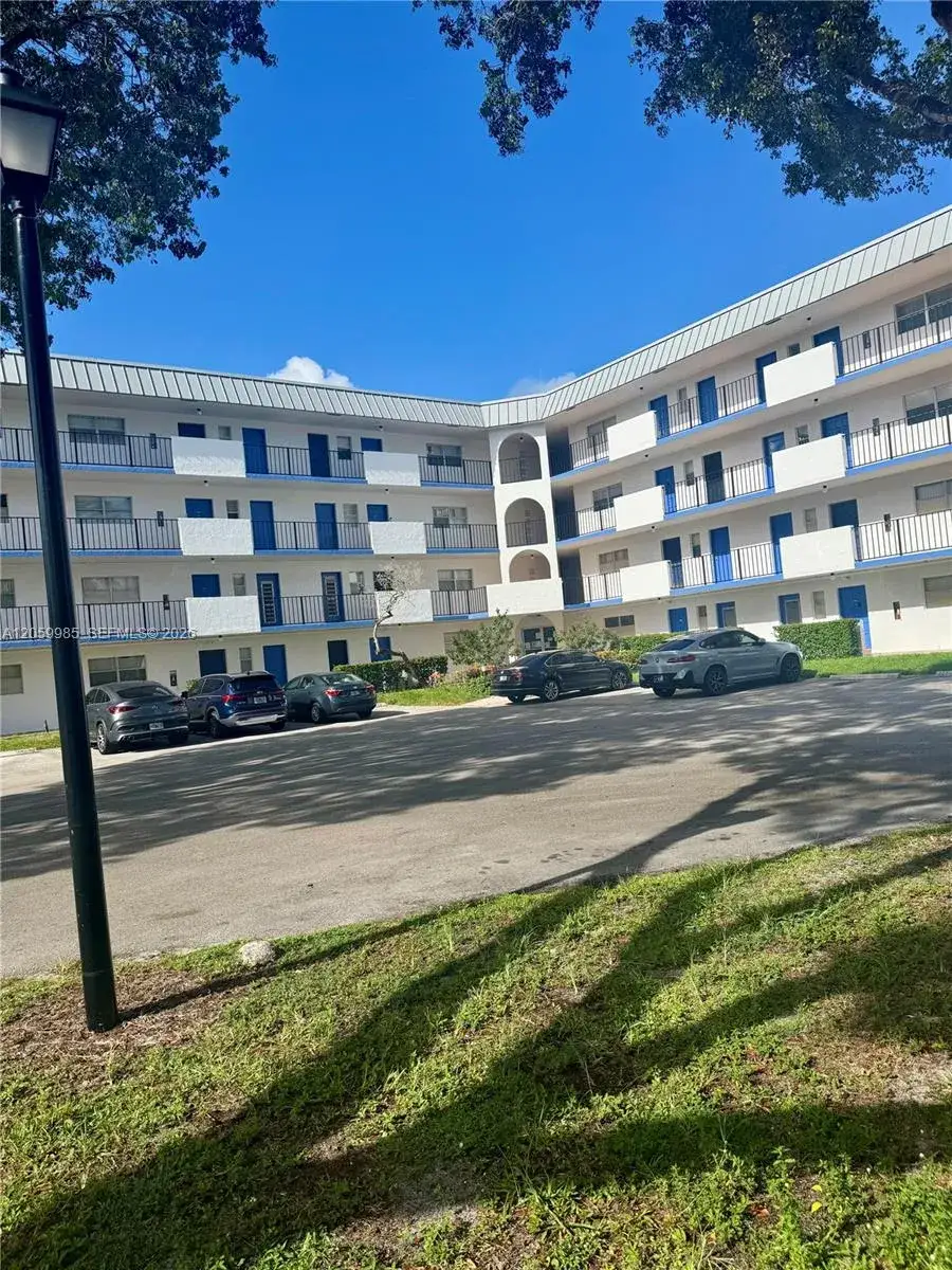 2 bedroom 2 bath Residential for sale at 6361 N Falls Cir Dr # 311, Lauderhill FL 33319
