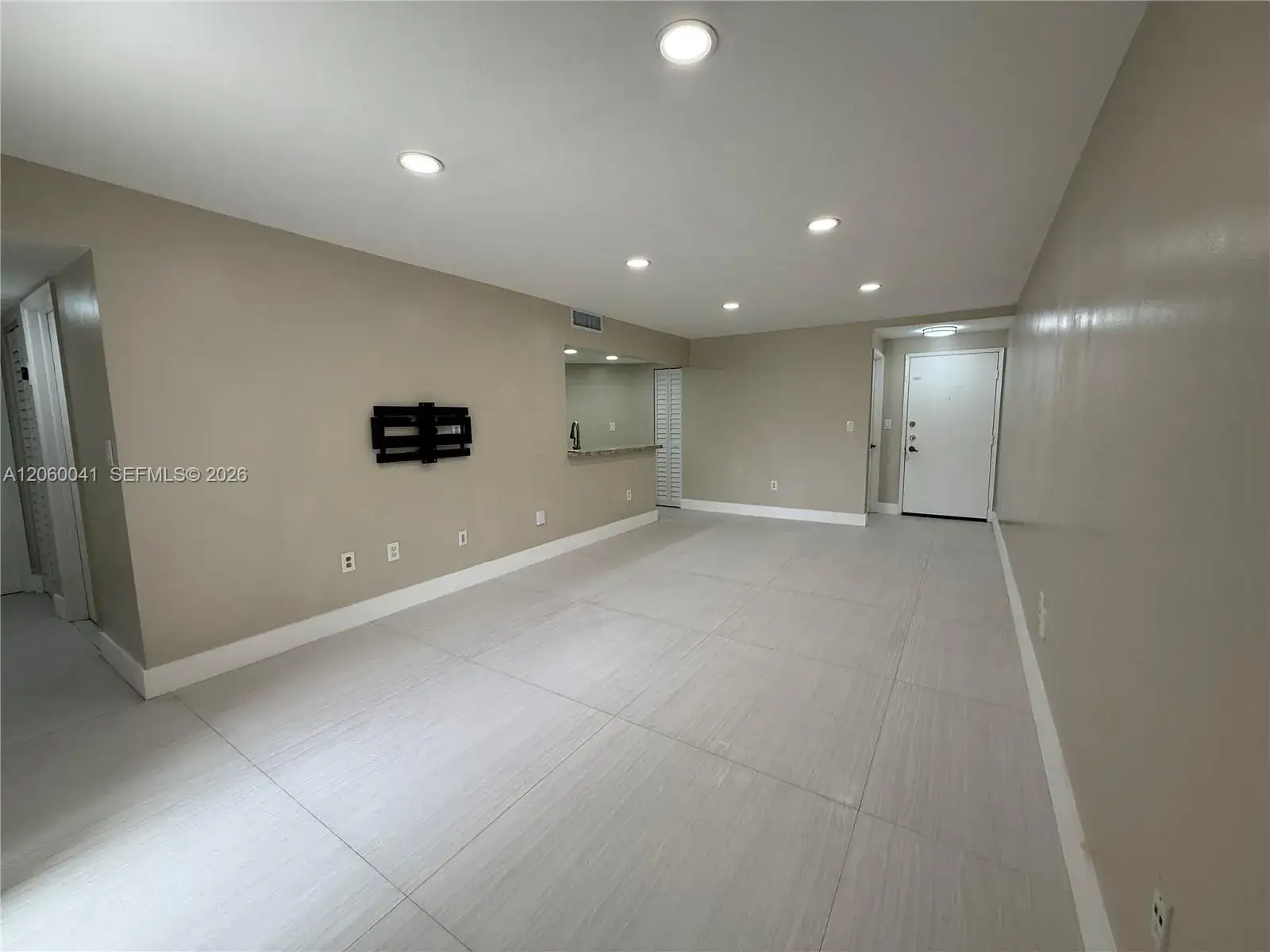 2 bedroom 2 bath Residential Lease for rent at 9405 Fontainebleau Blvd # 22, Miami FL 33172