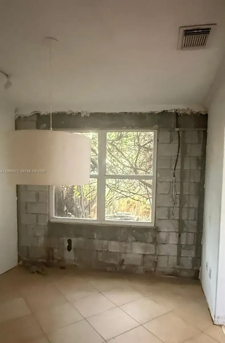 3 bedroom 2 bath Residential for sale at 7517 NW 112th Path, Doral FL 33178