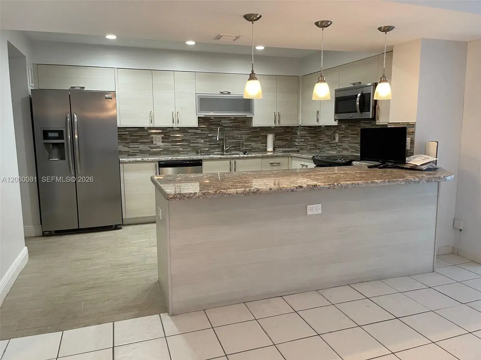 2 bedroom 2 bath Residential Lease for rent at 5825 Collins Ave # 7B, Miami Beach FL 33140