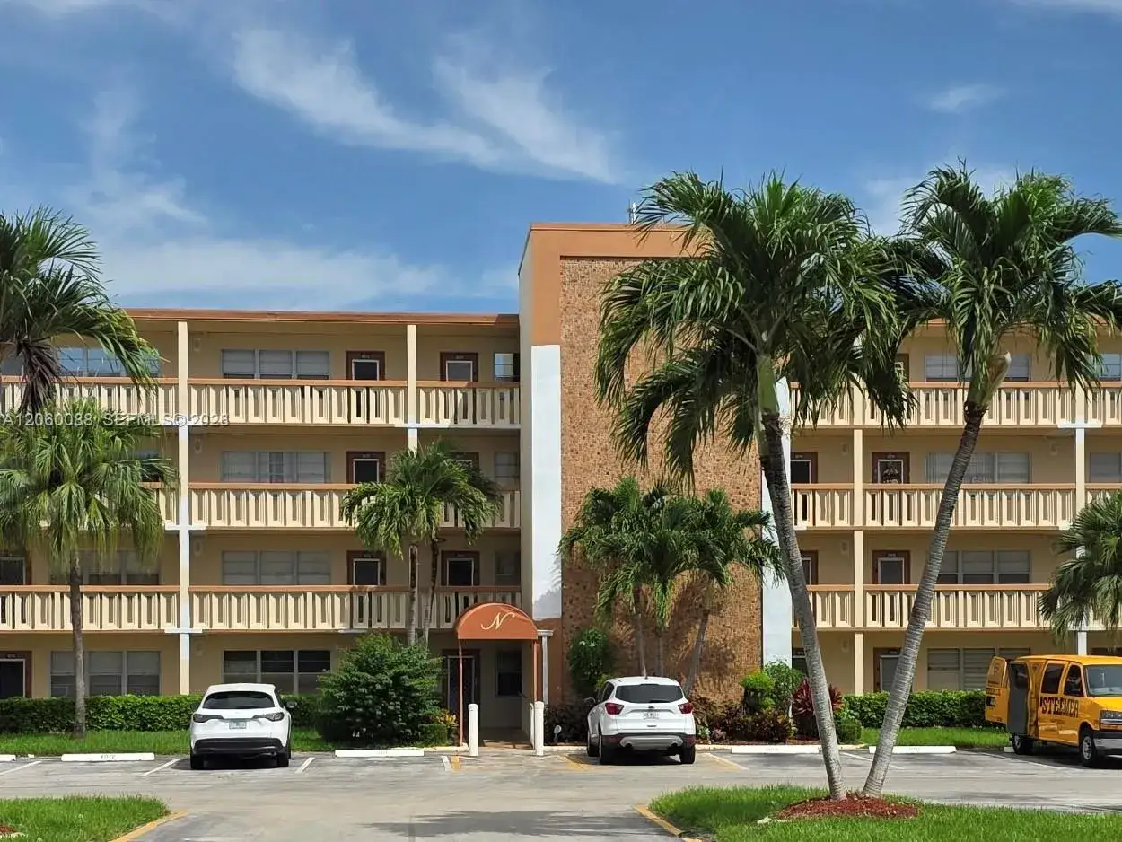 1 bedroom 1 bath Residential for sale at 1010 Newcastle A # 1010, Boca Raton FL 33434