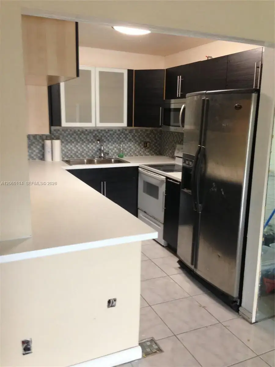 1 bedroom 2 bath Residential for sale at 6101 N Falls Cir Dr # 409, Lauderhill FL 33319