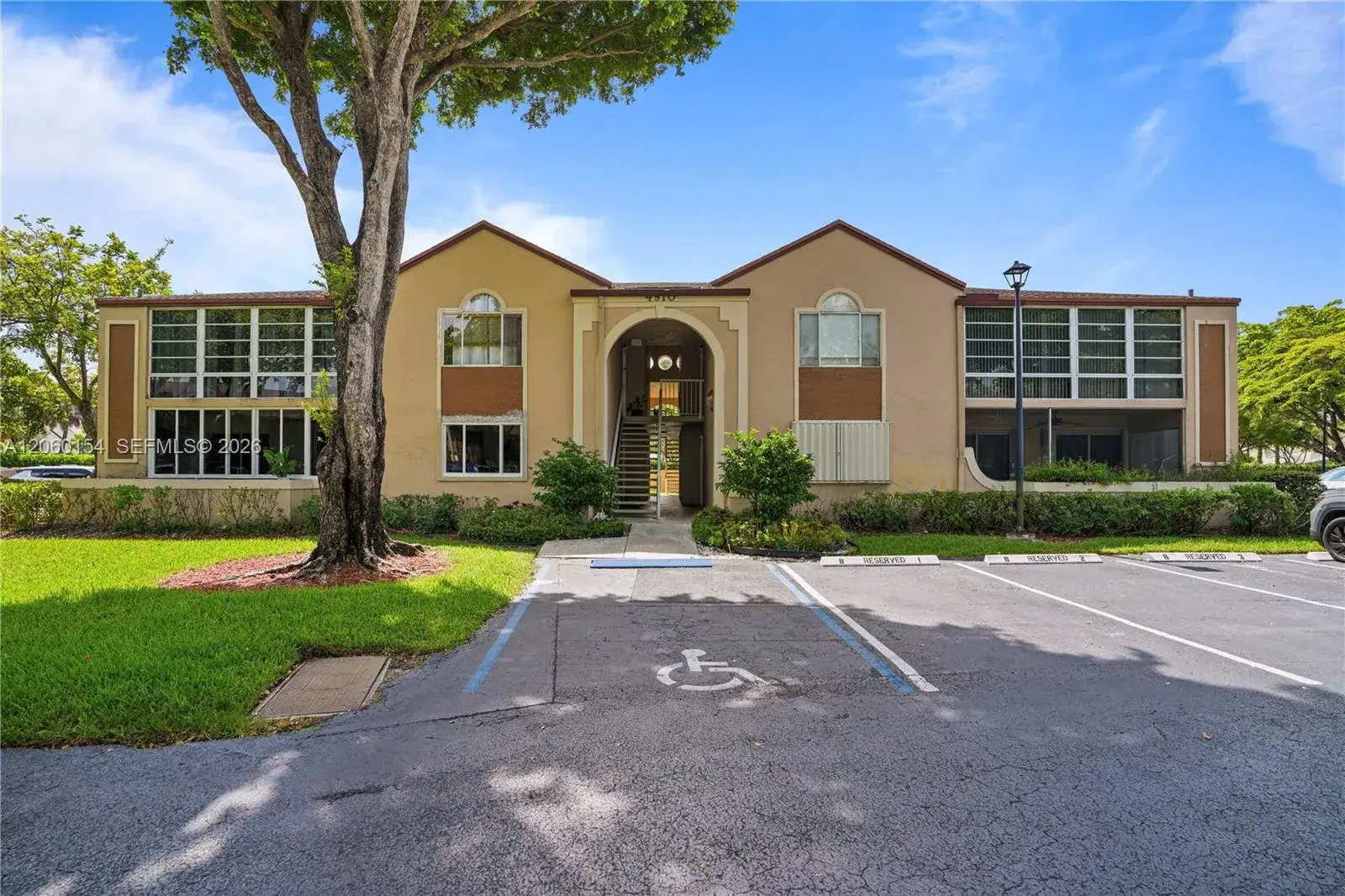 2 bedroom 2 bath Residential for sale at 4910 NW 102nd Ave # 8, Doral FL 33178