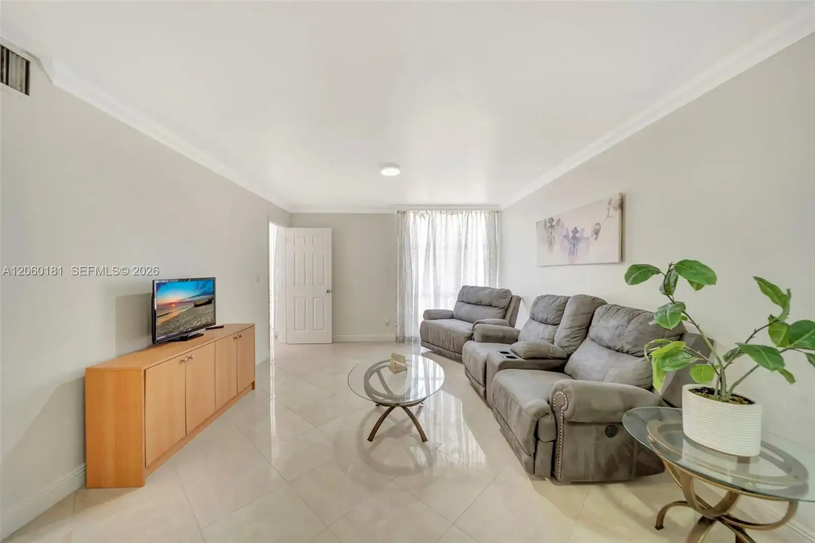 1 bedroom 1 bath Residential Lease for rent at 200 172nd St # 220, Sunny Isles Beach FL 33160