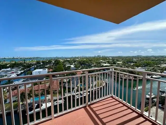 1 bedroom 1 bath Residential Lease for rent at 2450 NE 135th St # 1005, North Miami FL 33181