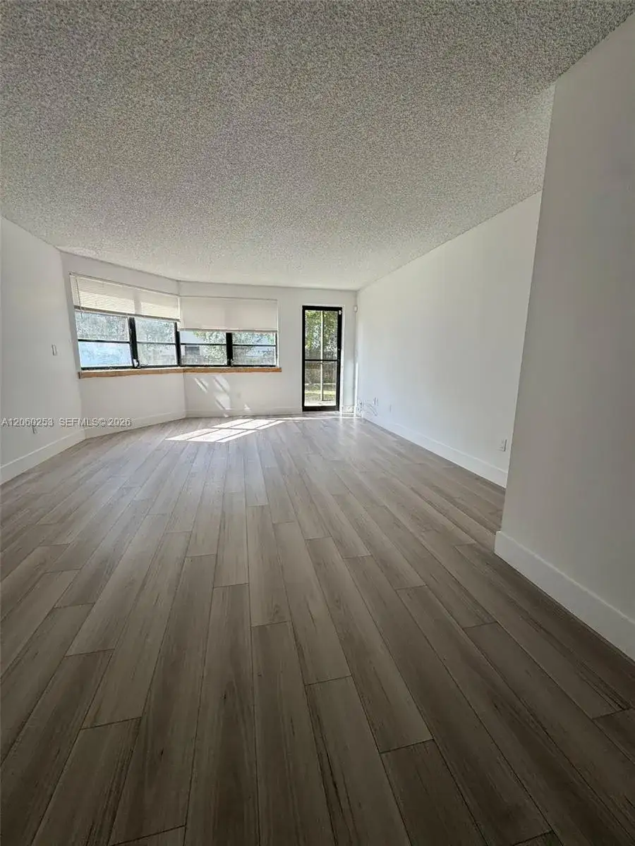 1 bedroom 1 bath Residential Lease for rent at 20860 San Simeon Way # 6, Miami FL 33179