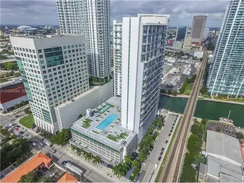 1 bedroom 1 bath Residential Lease for rent at 690 SW 1st Ct # 1923, Miami FL 33130