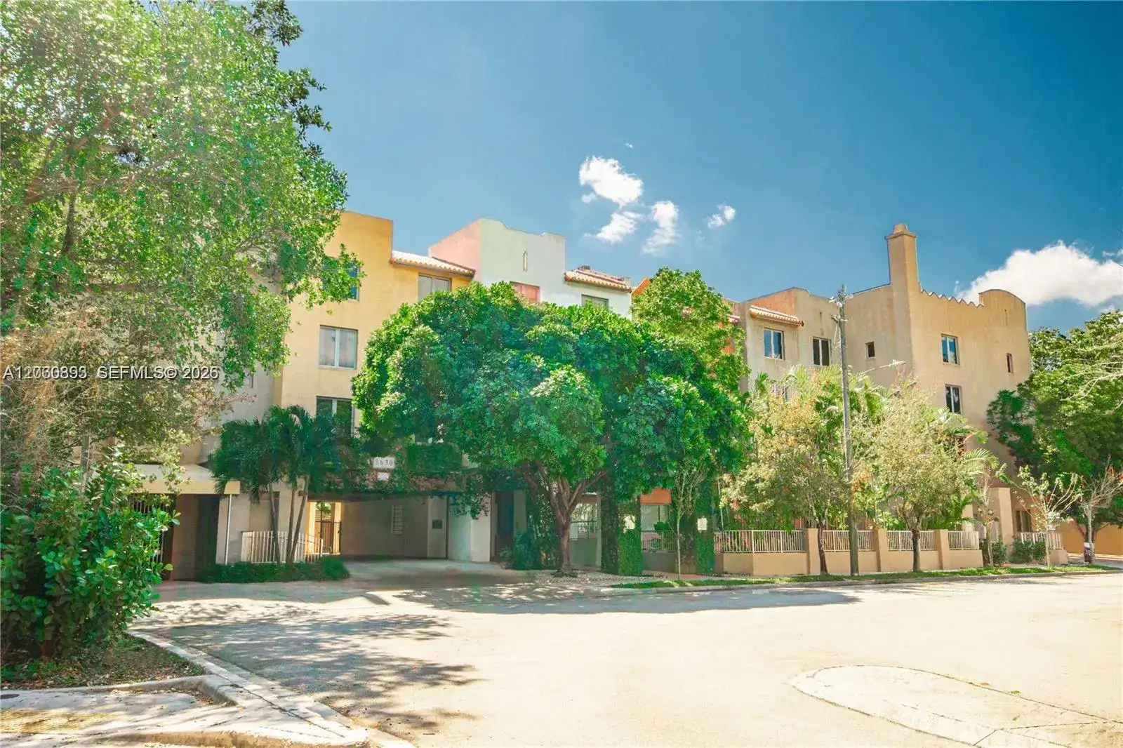 1 bedroom 1 bath Residential for sale at 2630 SW 28th St (Overbrook) # 51, Miami FL 33133