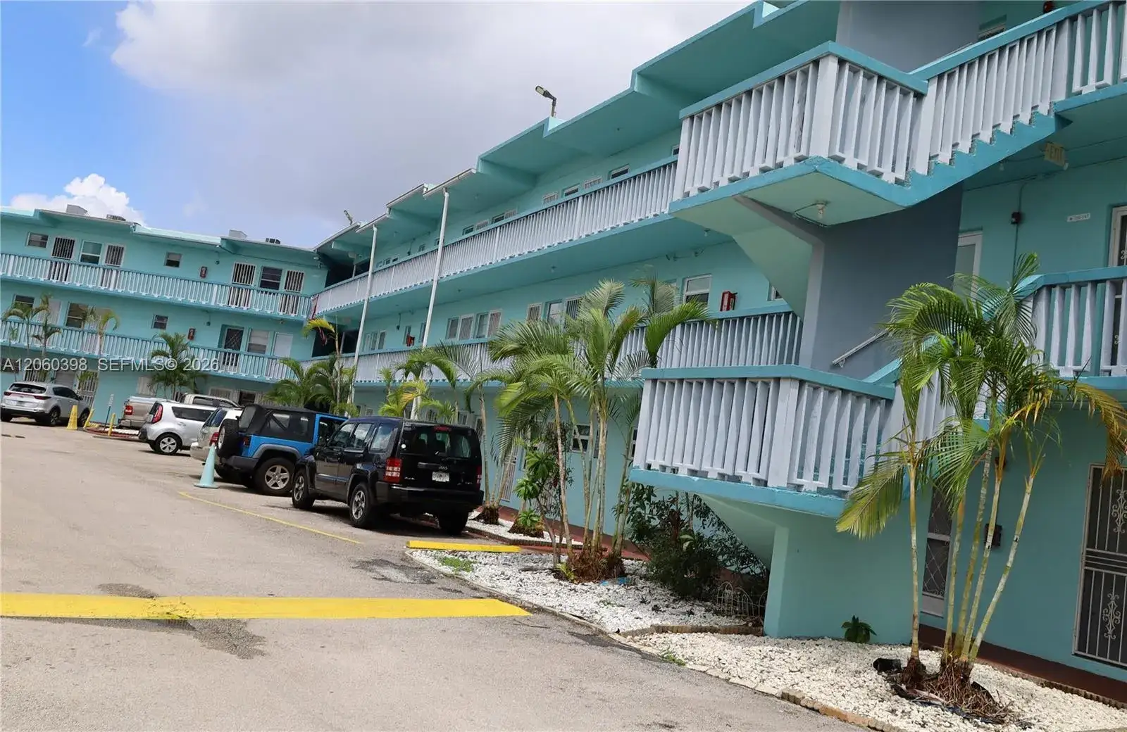 2 bedroom 2 bath Residential for sale at 1501 NE Miami Gardens Dr # 351, Miami FL 33179