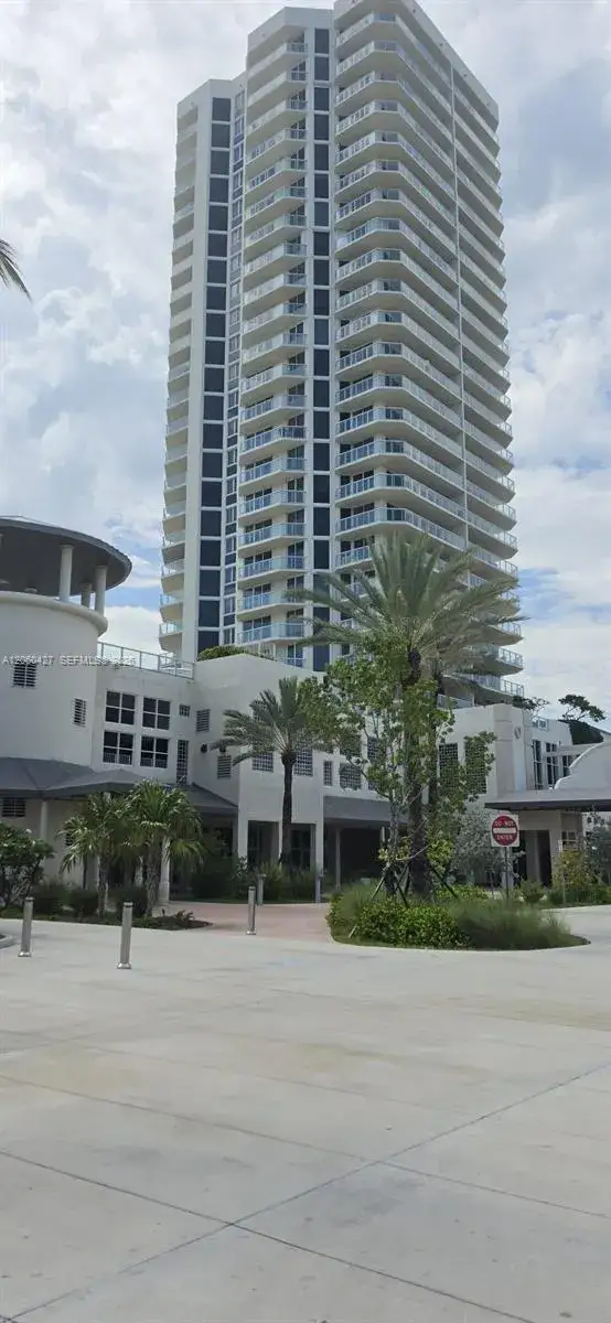 2 bedroom 2 bath Residential Lease for rent at 7330 Ocean Ter # B, Miami Beach FL 33141
