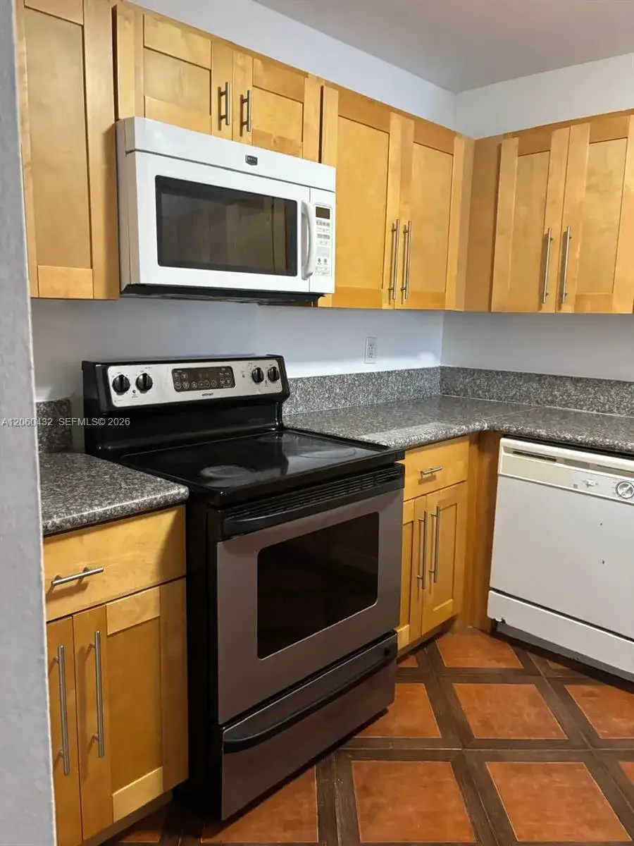 2 bedroom 1 bath Residential Lease for rent at 6990 NW 186th St # 515, Hialeah FL 33015