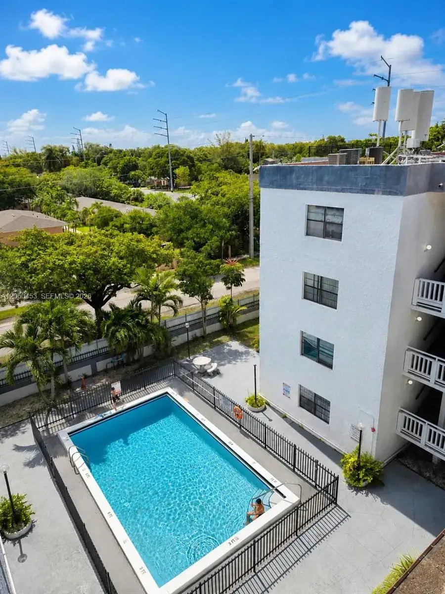 1 bedroom 2 bath Residential for sale at 13500 NE 3rd Ct # 416, North Miami FL 33161