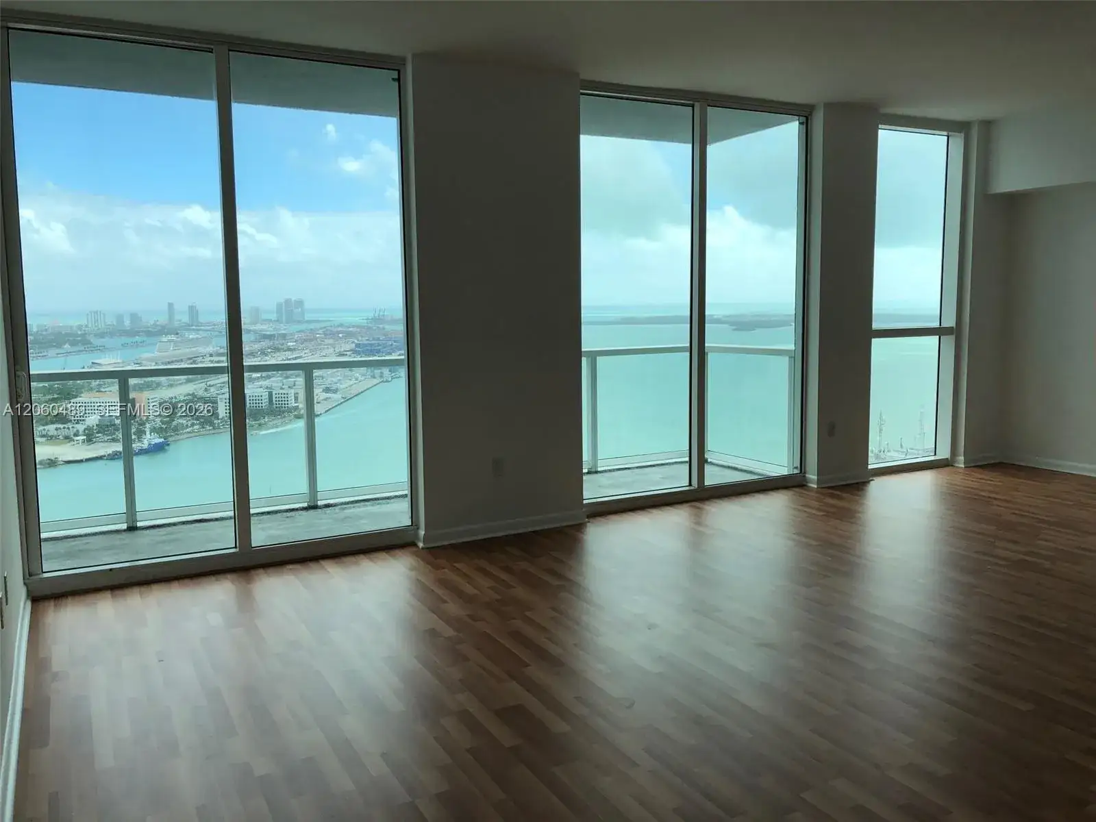 2 bedroom 2 bath Residential Lease for rent at 253 NE 2nd St # 4207, Miami FL 33132