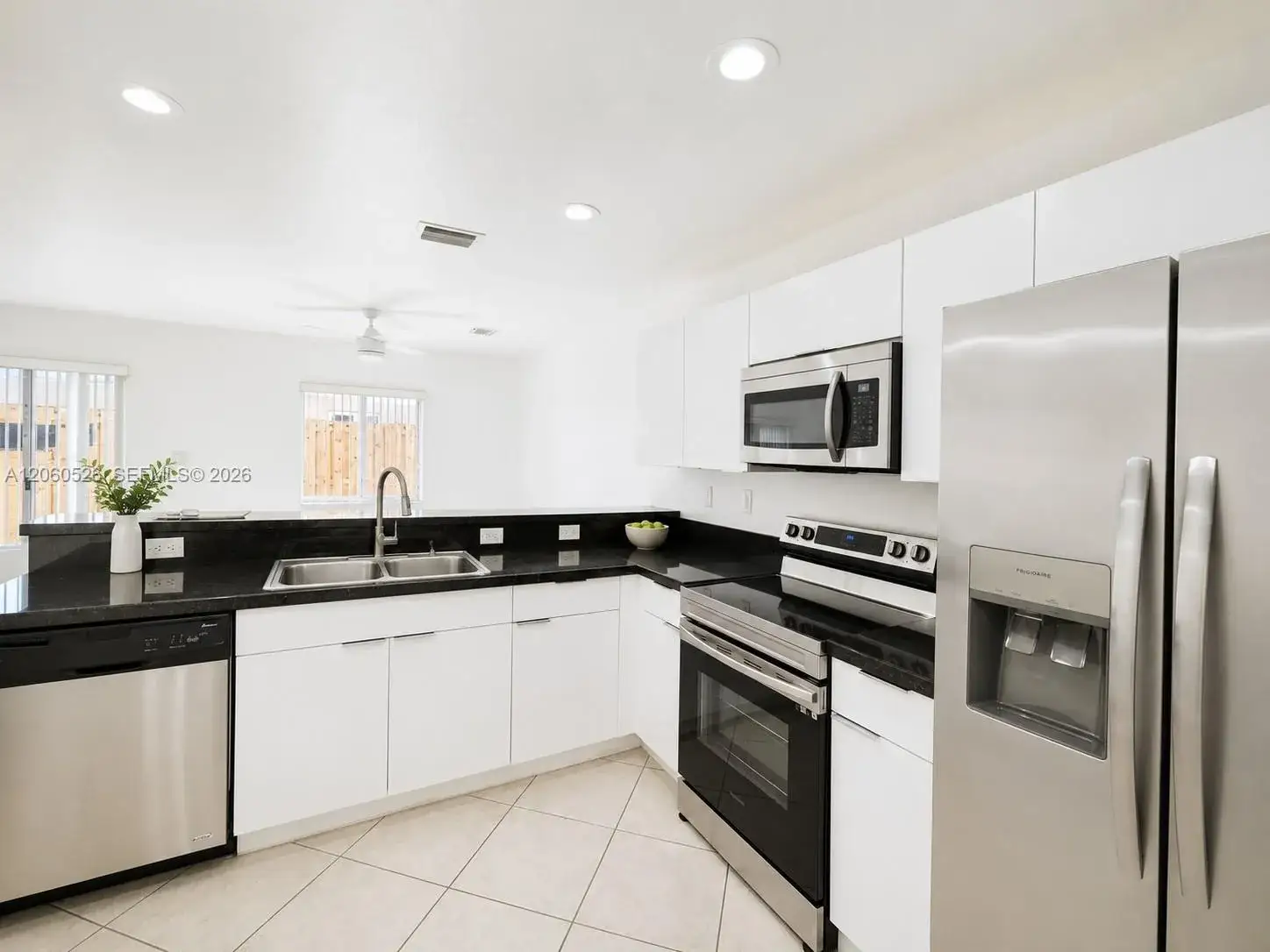 324 NE 3rd St # D, Hallandale Beach FL 33009