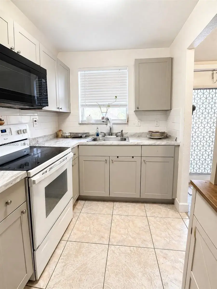 2 bedroom 2 bath Residential for sale at 8345 Sunrise Lakes Blvd # 203, Sunrise FL 33322