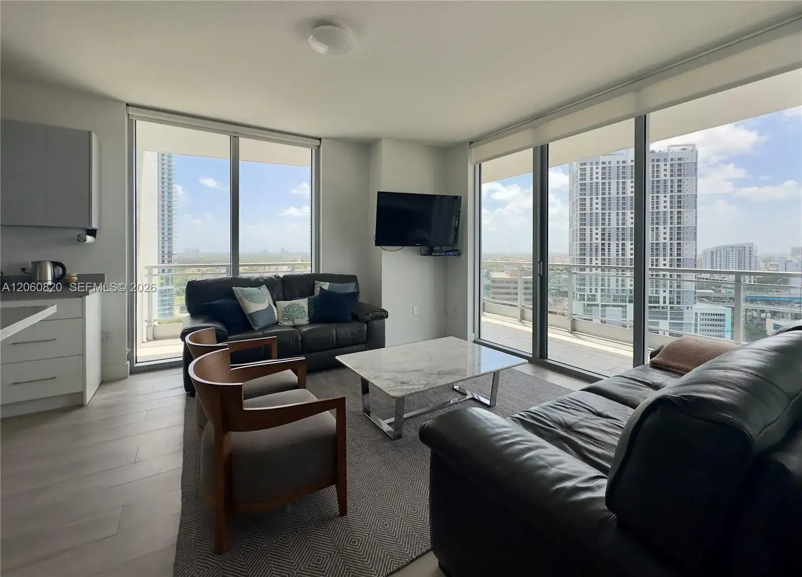 1 bedroom 1 bath Residential Lease for rent at 90 SW 3rd St # 2012, Miami FL 33130