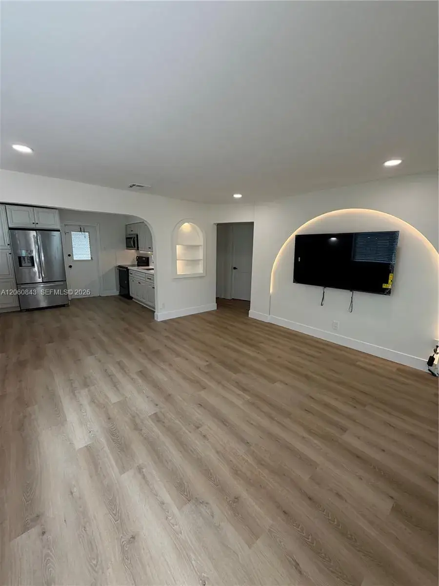 2 bedroom 2 bath Residential Lease for rent at 708 SW 7th Ave # 1, Hallandale Beach FL 33009