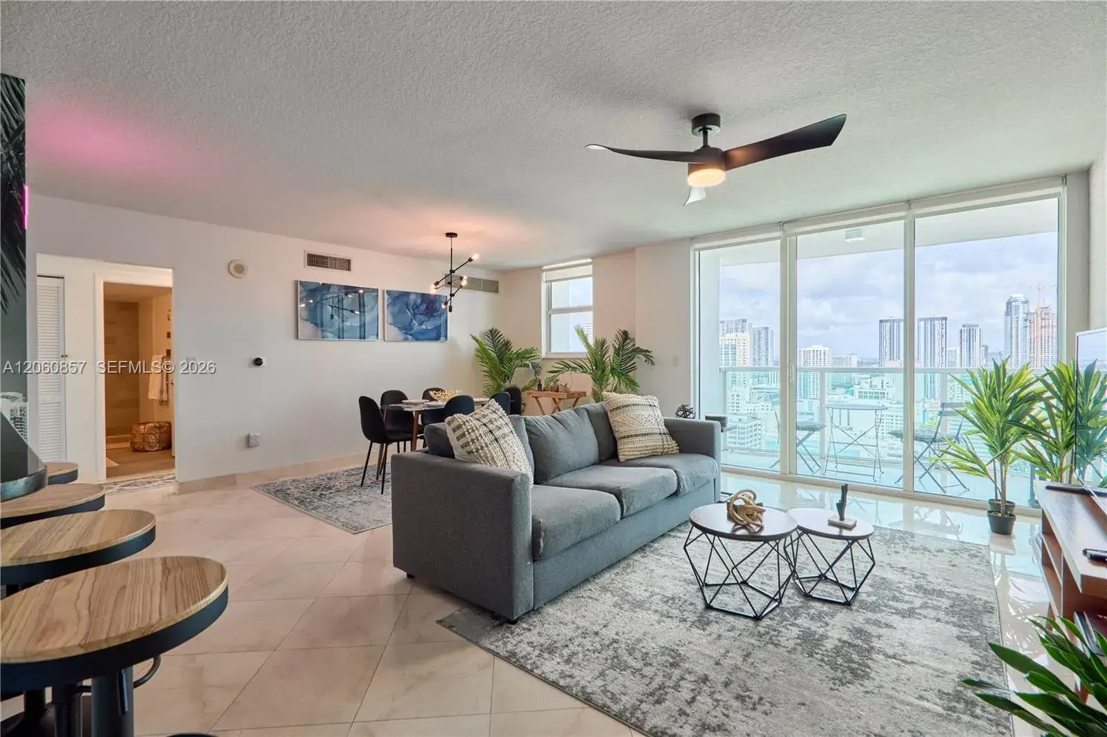 2 bedroom 2 bath Residential Lease for rent at 31 SE 5th St # 3201, Miami FL 33131
