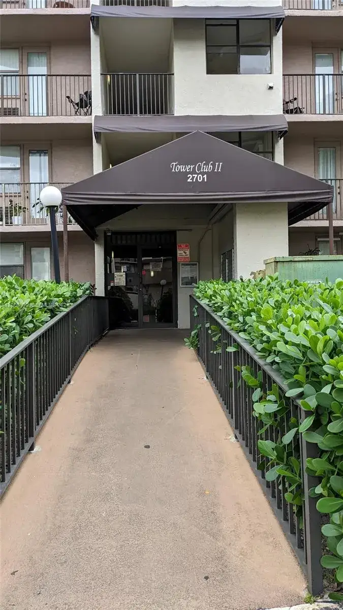 1 bedroom 1 bath Residential Lease for rent at 2701 Riverside Dr # B, Coral Springs FL 33065