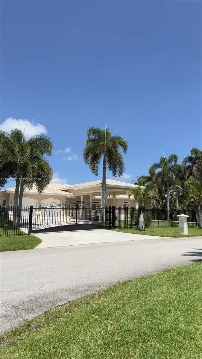 4 bedroom 3 bath Residential for sale at 27803 SW 172nd Pl, Homestead FL 33031