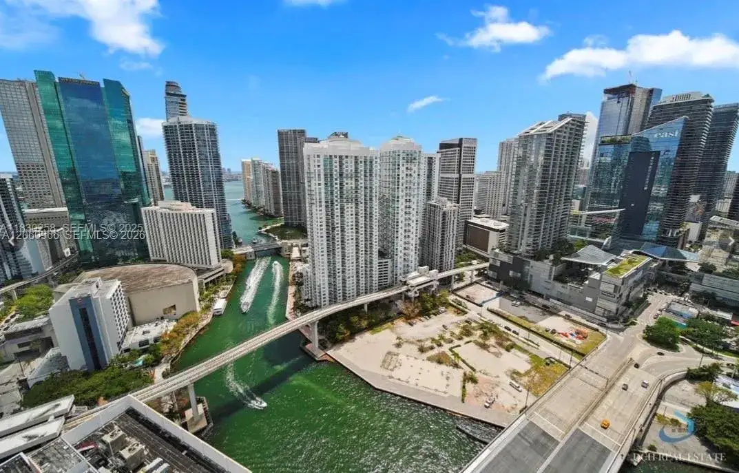 3 bedroom 2 bath Residential Lease for rent at 350 S Miami Ave # 3902, Miami FL 33130