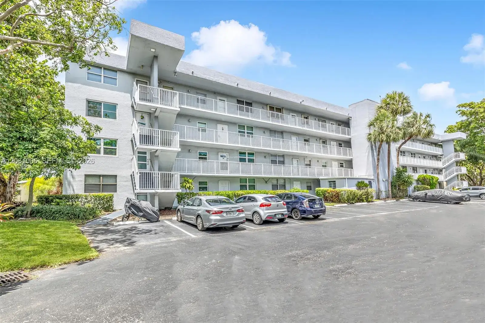 2 bedroom 2 bath Residential for sale at 112 Royal Park Dr # 3A, Oakland Park FL 33309