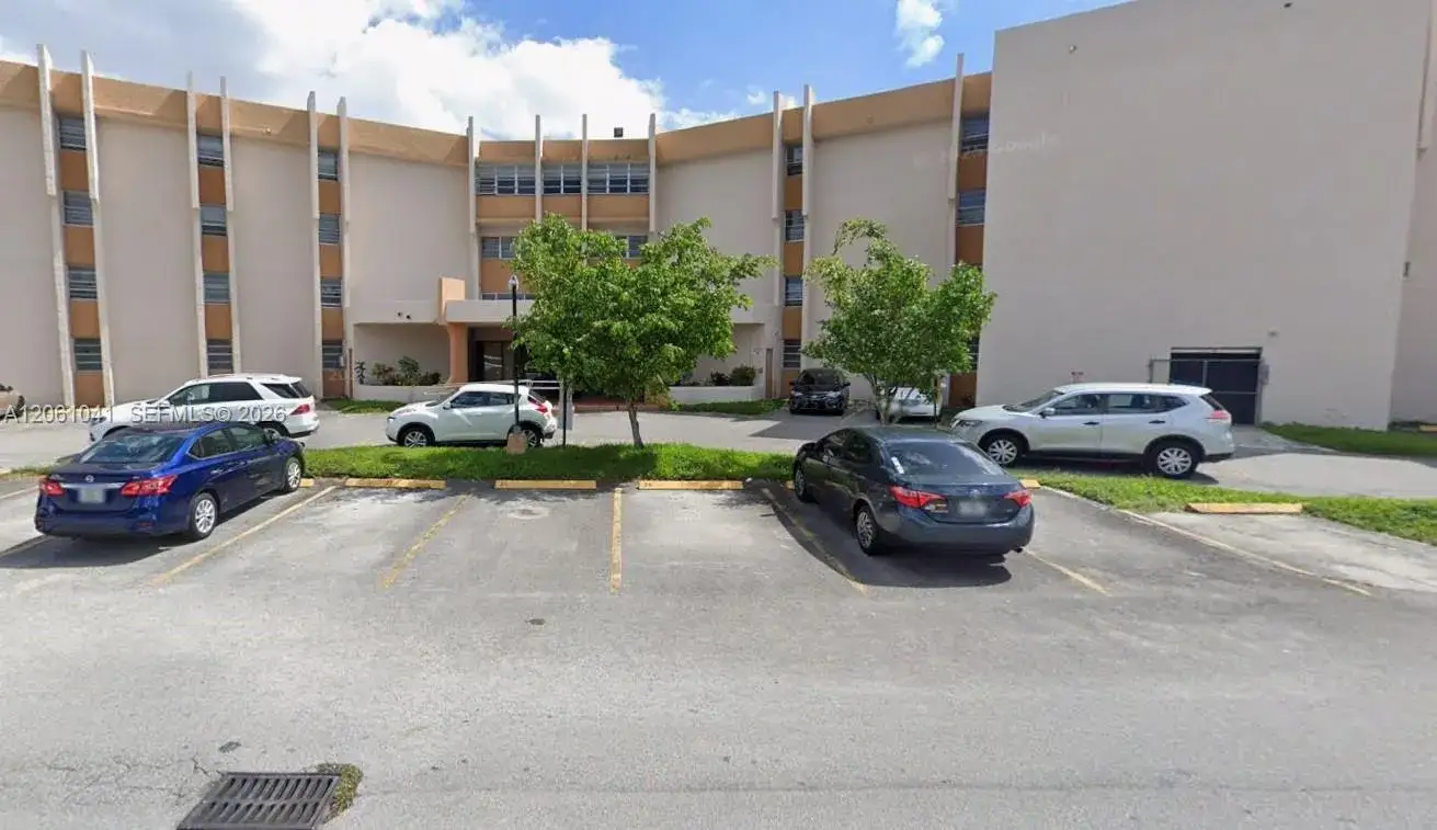 1 bedroom 2 bath Residential for sale at 9678 Fontainebleau Blvd # 311, Miami FL 33172