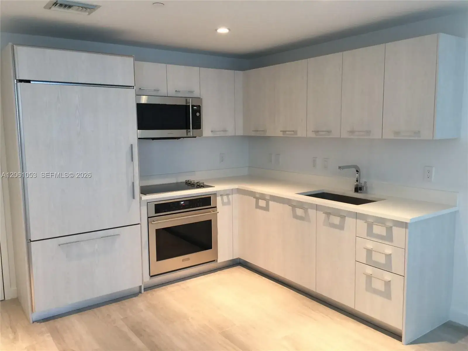 1 bedroom 1 bath Residential Lease for rent at 45 SW 9 st # 1607, Miami FL 33131