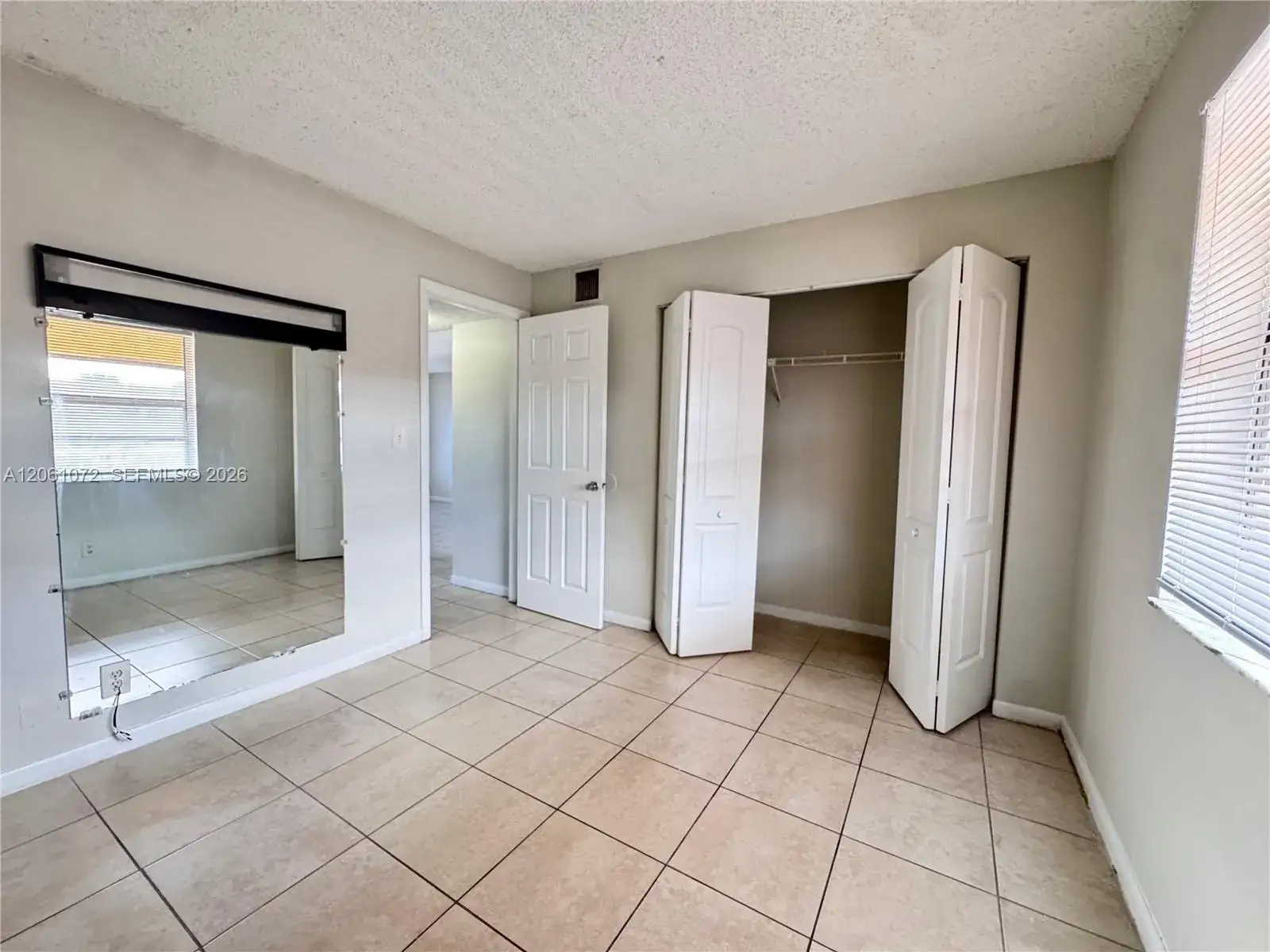 2 bedroom 1 bath Residential Lease for rent at 95 NE 41st St # J153, Oakland Park FL 33334