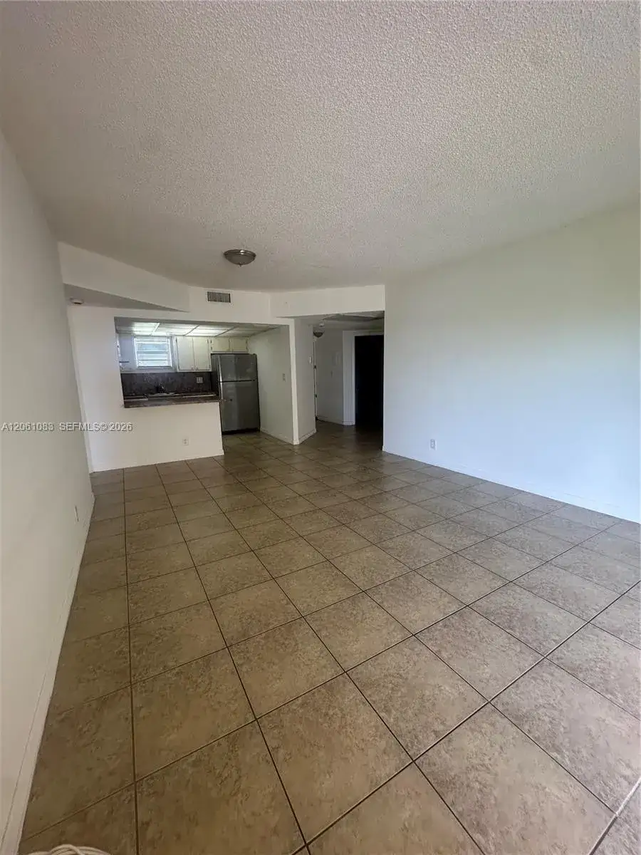 2 bedroom 2 bath Residential Lease for rent at 8290 Lake Dr # 517, Doral FL 33166