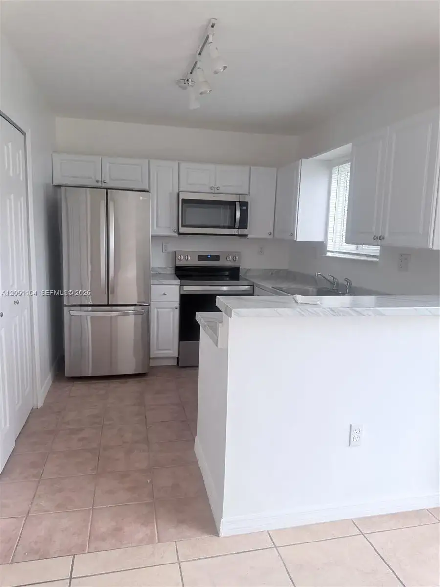 3 bedroom 2 bath Residential Lease for rent at 995 NE 34th Ave # 101, Homestead FL 33033
