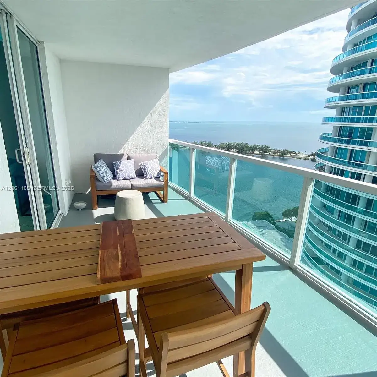 1 bedroom 1 bath Residential Lease for rent at 2101 Brickell Ave # 2809, Miami FL 33129
