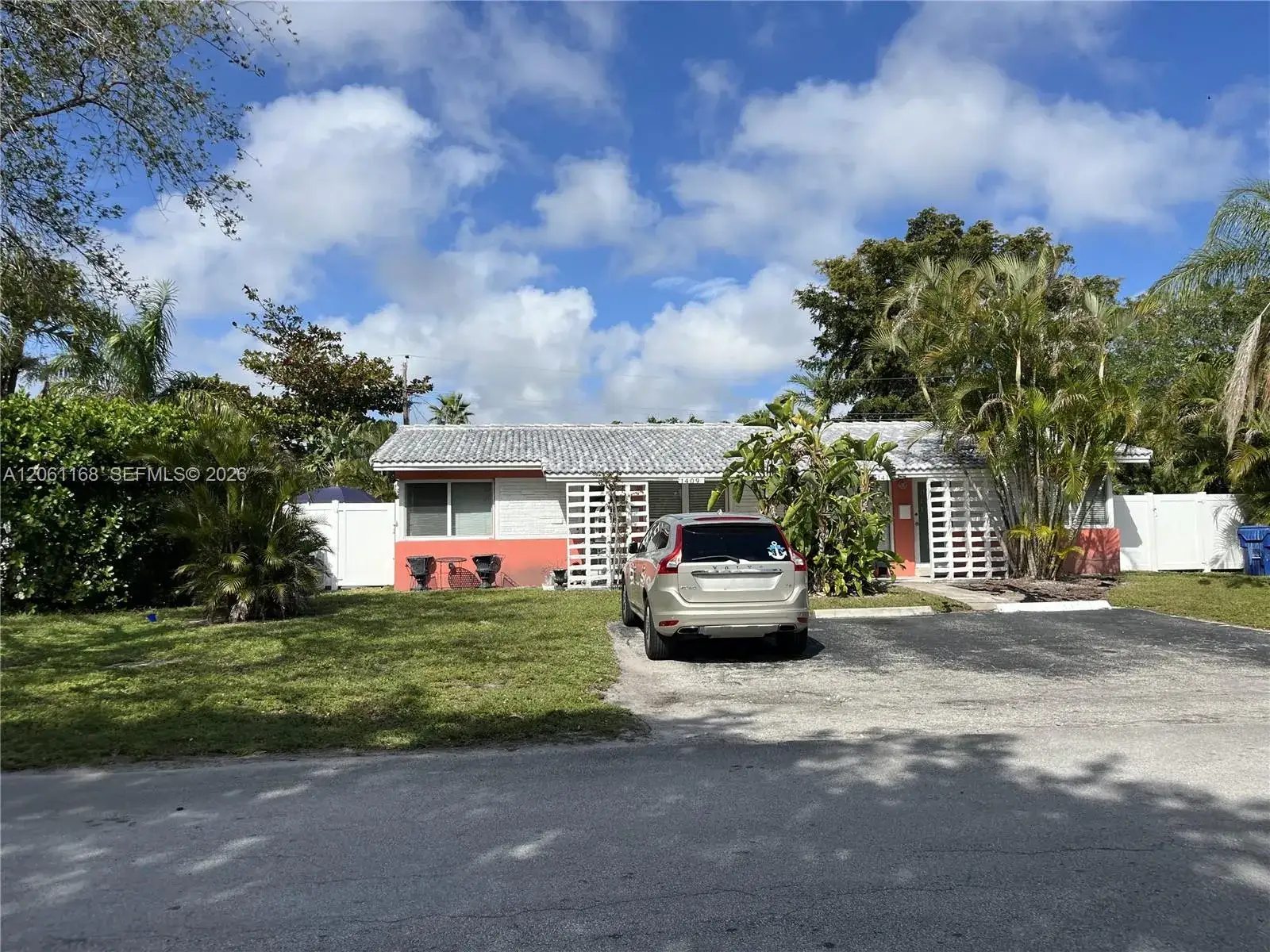 1 bedroom 1 bath Residential Lease for rent at 1409 NE 21st St # 1, Wilton Manors FL 33305