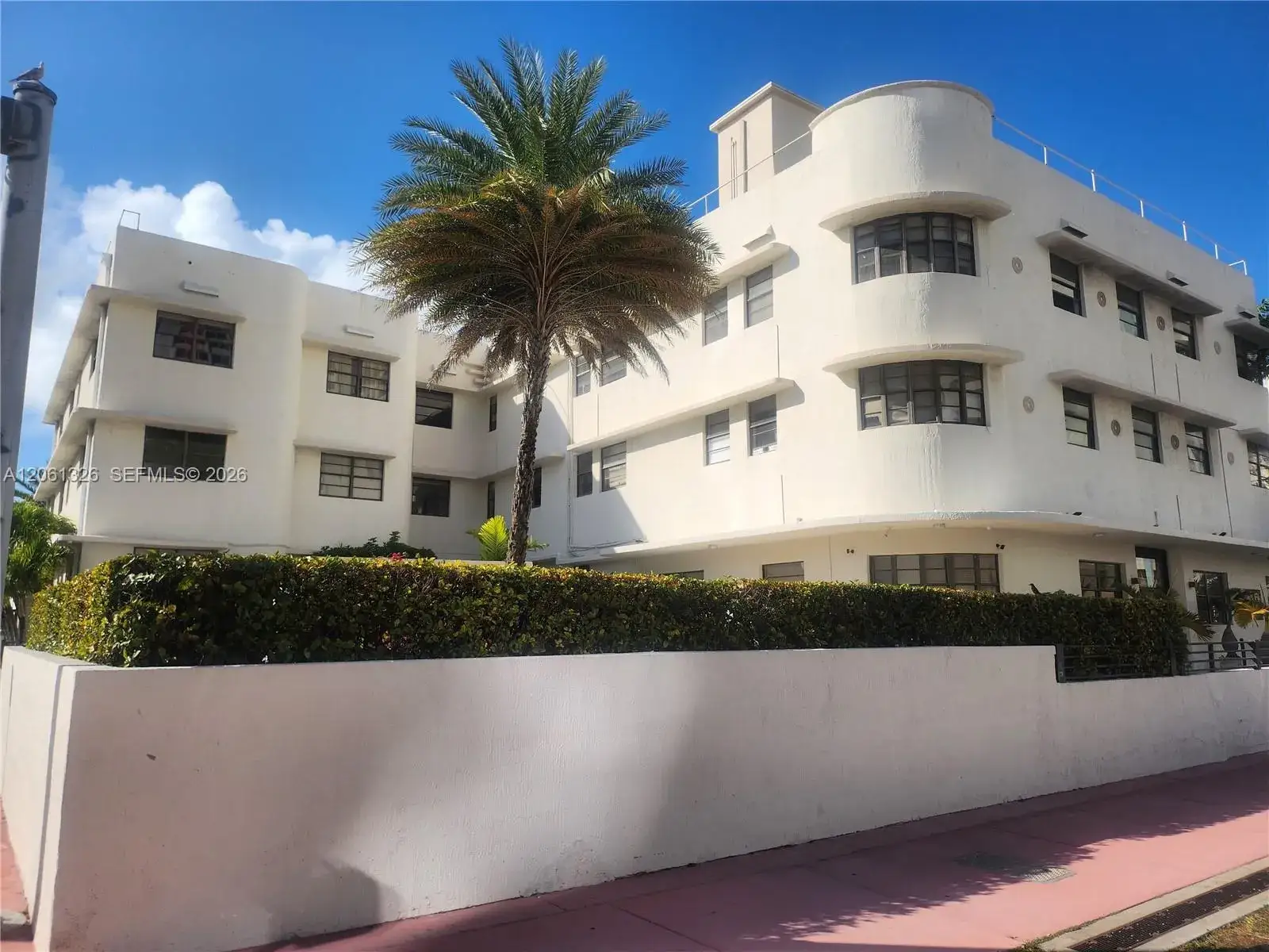 1 bedroom 1 bath Residential Lease for rent at 2700 Collins Ave # 110, Miami Beach FL 33140