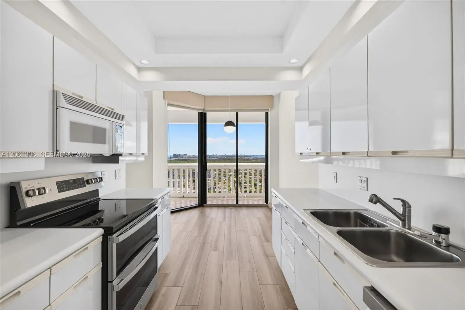 2 bedroom 2 bath Residential for sale at 2000 Island Blvd # 3008, Aventura FL 33160