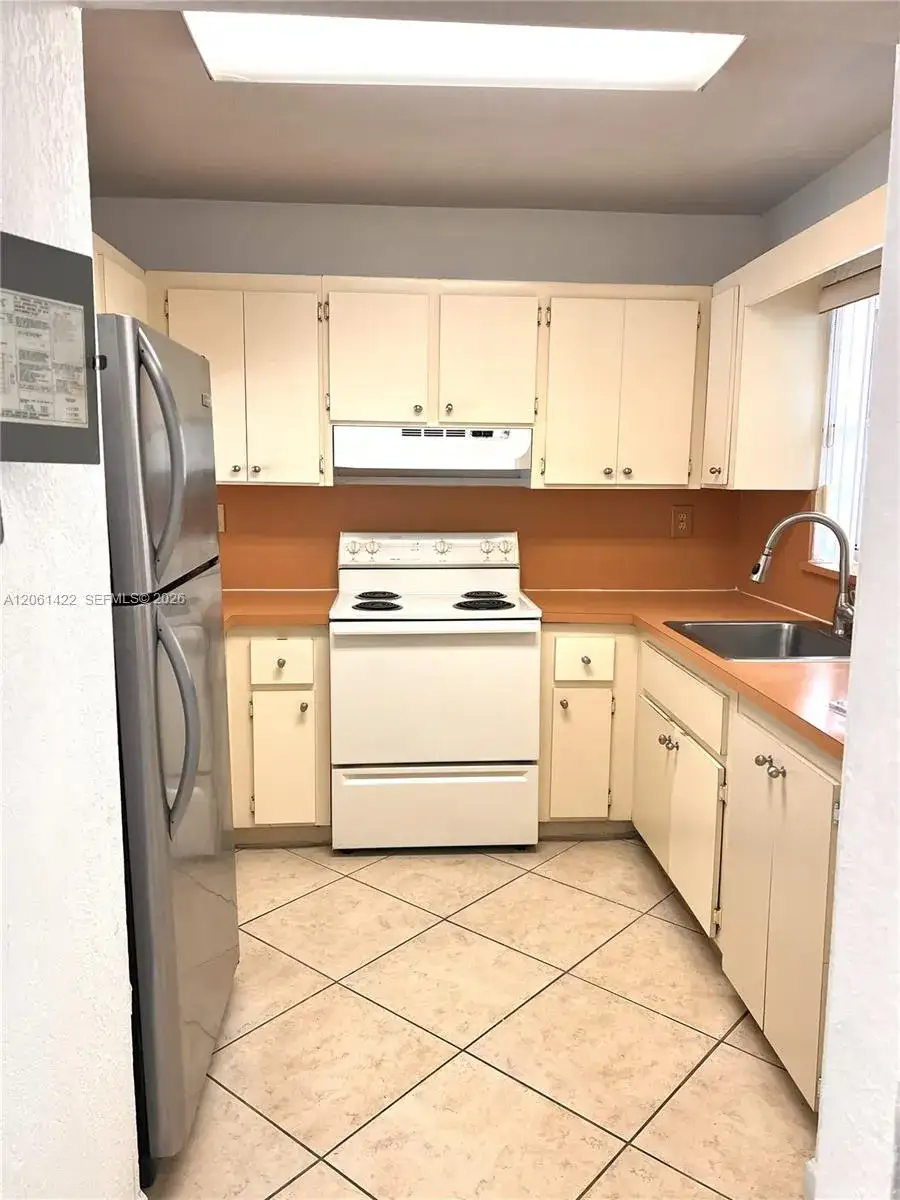 2 bedroom 1 bath Residential Lease for rent at 401 NW 72ND AVE # 304B, Miami FL 33126