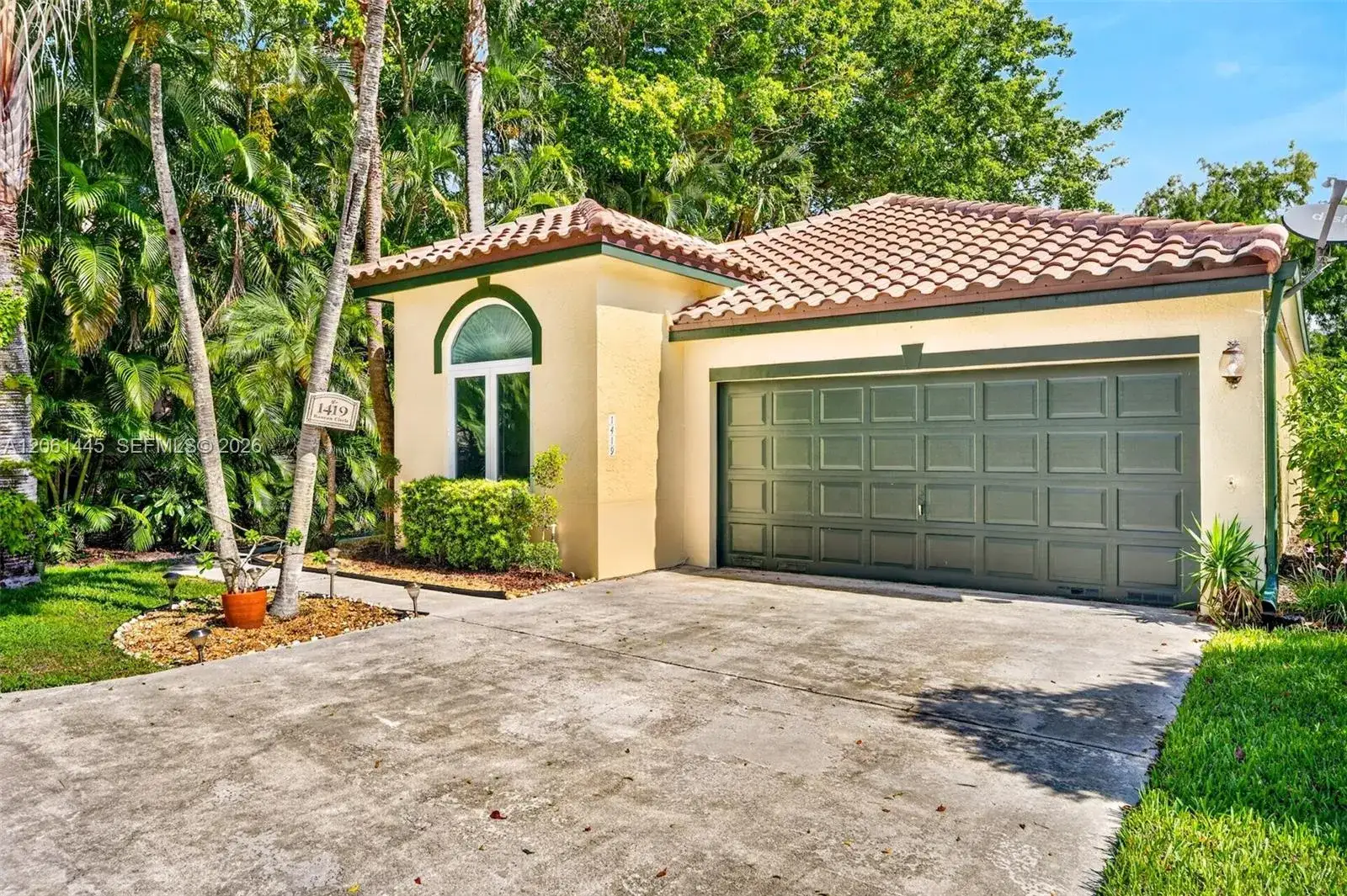 1419 Banyan Cir, Pompano Beach FL 33069