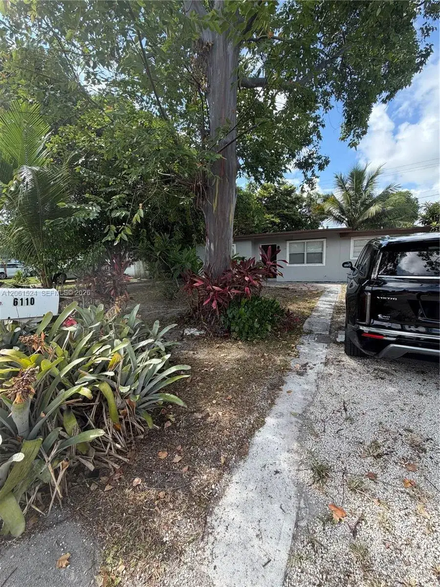 3 bedroom 1 bath Residential Lease for rent at 6110 Monroe St, Hollywood FL 33023