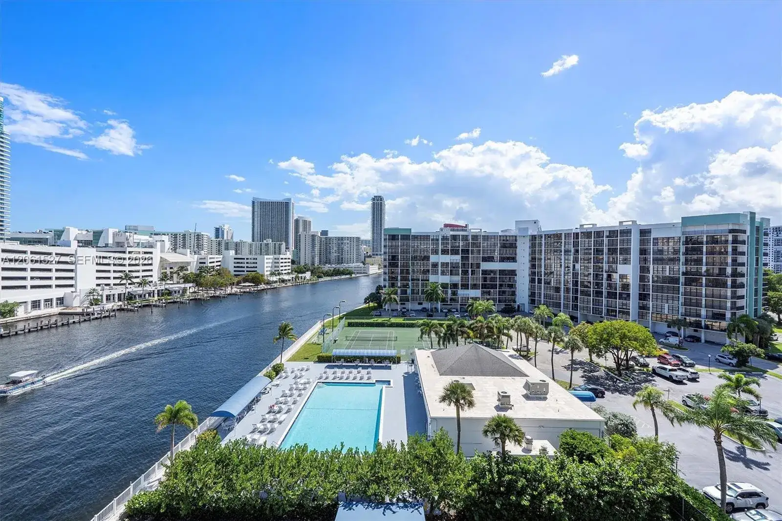 2 bedroom 2 bath Residential for sale at 600 Parkview Dr # 709, Hallandale Beach FL 33009