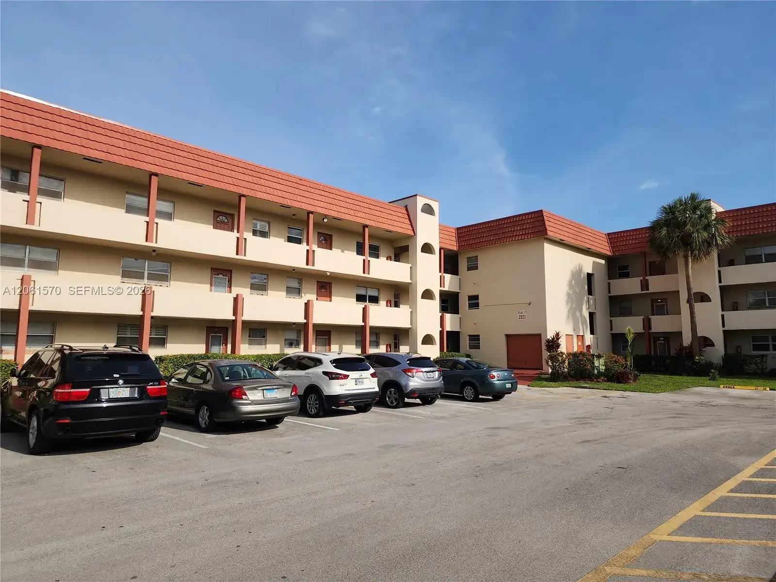 1 bedroom 1 bath Residential for sale at 2931 E Sunrise Lakes Dr # 205, Sunrise FL 33322