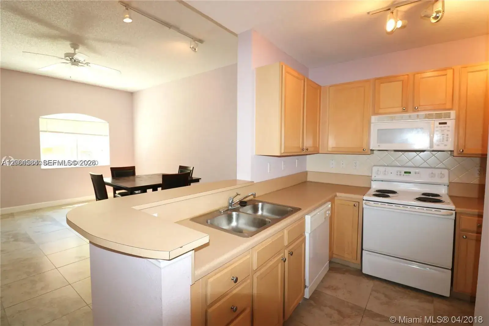 1 bedroom 1 bath Residential for sale at 6001 SW 70th St # 117, South Miami FL 33143