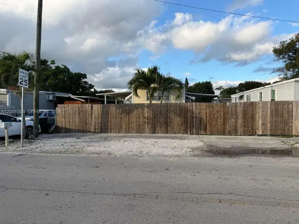 3 bedroom 2 bath Residential Lease for rent at 13331 SW 8th St # 13331, Davie FL 33325