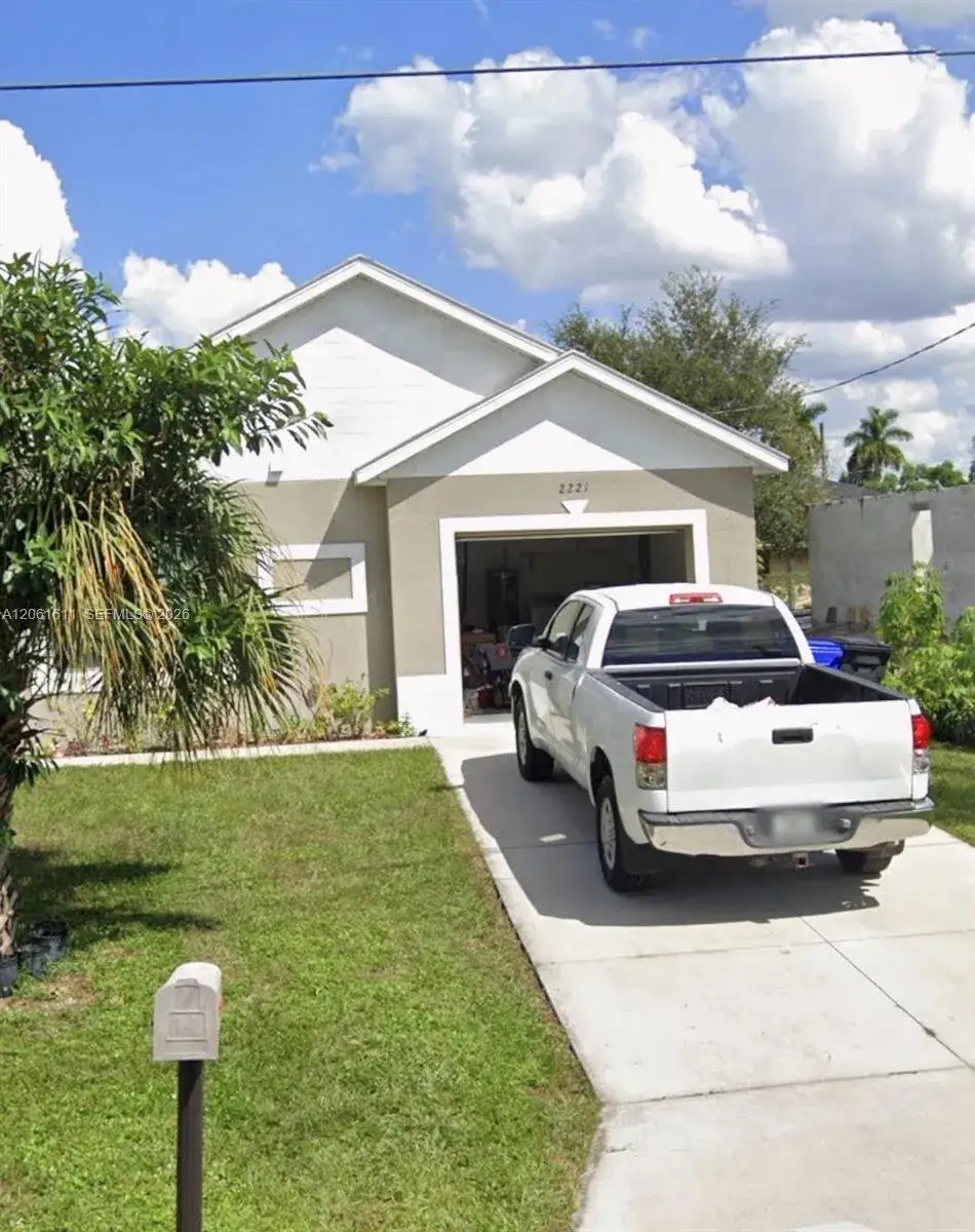 4 bedroom 2 bath Residential Lease for rent at 2221 Carver Ave, Fort Myers FL 33916
