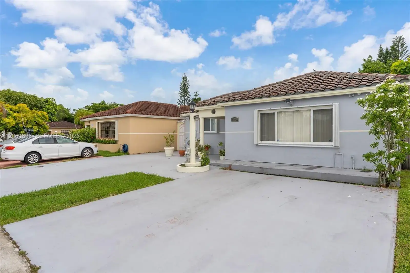 3 bedroom 3 bath Residential for sale at 14726 SW 82nd Ter, Miami FL 33193